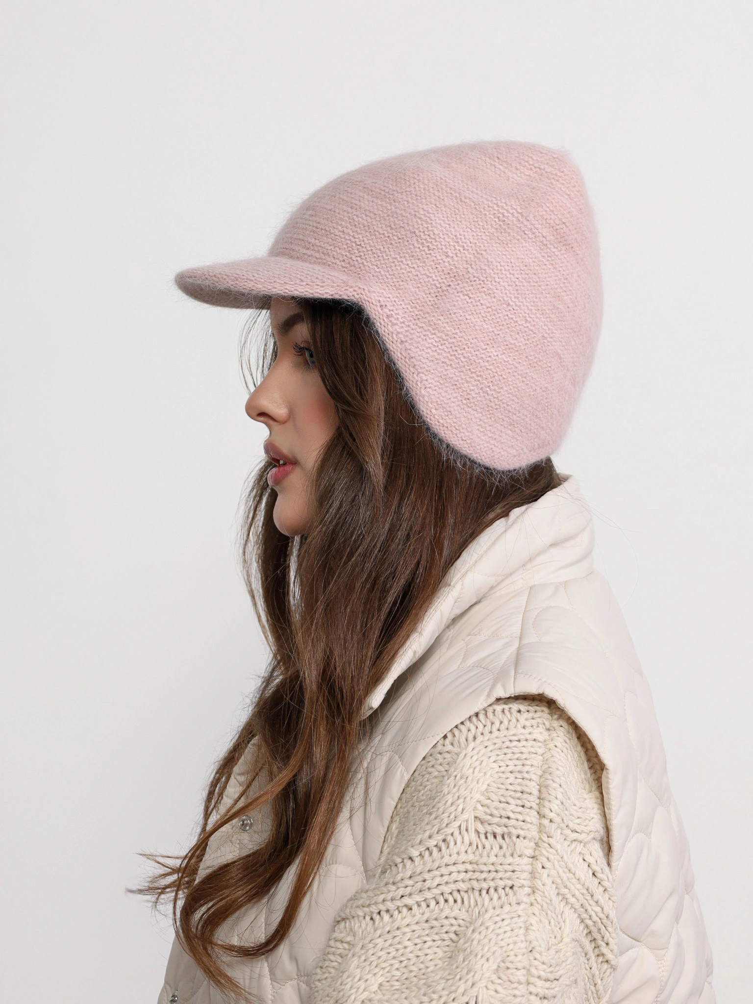 Шапка-ушанка из ангоры и нейлона с козырьком в ассортименте